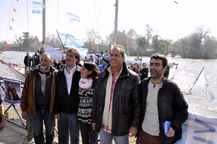 Scioli participó de una caravana náutica y recorrió el puerto de frutos de Tigre Scioli participó de una caravana náutica y recorrió el puerto de frutos de Tigre