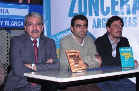 Aníbal Fernández presentó en Tigre su libro Zonceras Argentinas Aníbal Fernández presentó en Tigre su libro Zonceras Argentinas