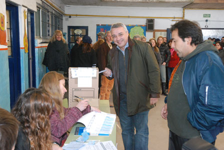 Julio Zamora votó en Benavídez Julio Zamora votó en Benavídez