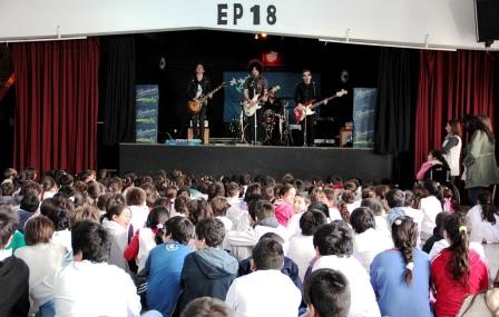 Se presentó en Carapachay el programa Rockeá tu escuela Se presentó en Carapachay el programa Rockeá tu escuela