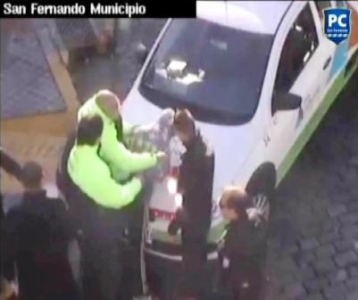 Espectacular persecución con cámaras de seguridad en San Isidro Espectacular persecución con cámaras de seguridad en San Isidro