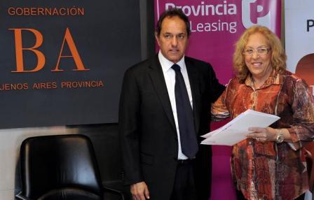 Scioli participó en la firma de un contrato de leasing con la intendenta de Campana Scioli participó en la firma de un contrato de leasing con la intendenta de Campana