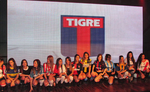Presentación del FIFA 2014 con equipos Argentinos Presentación del FIFA 2014 con equipos Argentinos