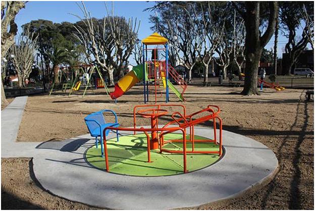 Posse inauguró juegos integradores en la plaza Alsina de San Isidro Posse inauguró juegos integradores en la plaza Alsina de San Isidro