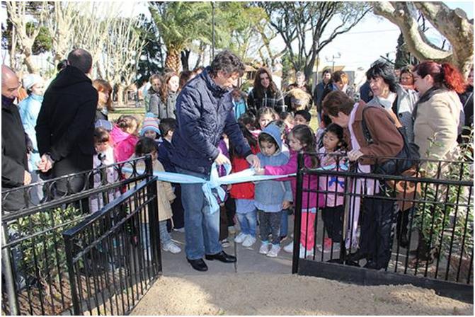 Posse inauguró juegos integradores en la plaza Alsina de San Isidro Posse inauguró juegos integradores en la plaza Alsina de San Isidro