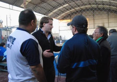Alex Campbell mostró su apoyo a organizaciones barriales Alex Campbell mostró su apoyo a organizaciones barriales