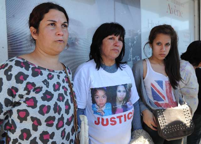 el pedido de justicia de la familia de las víctimas del triple homiciidio en las puertas de la sala de audiencias del tribunal 7 de San Isidro, minutos después de escuchar la sentencia a reclusión perpetua contra Juan Carlos Cardozo el pedido de justicia de la familia de las víctimas del triple homiciidio en las puertas de la sala de audiencias del tribunal 7 de San Isidro, minutos después de escuchar la sentencia a reclusión perpetua contra Juan Carlos Cardozo