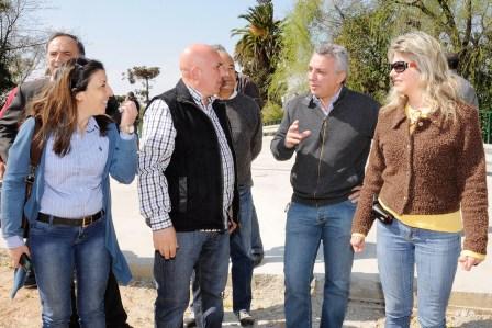 Julio Zamora junto a funcionariosd del municipiod de Tigre Julio Zamora junto a funcionariosd del municipiod de Tigre