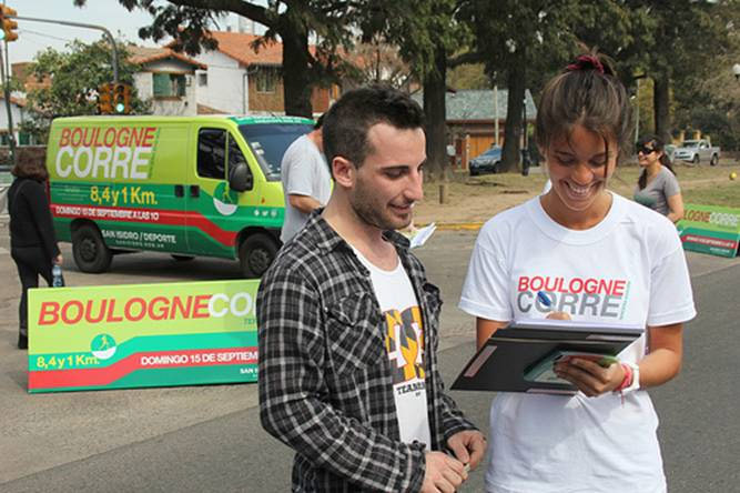 El puesto móvil de inscripción en el Paseo de las Bicicletas El puesto móvil de inscripción en el Paseo de las Bicicletas