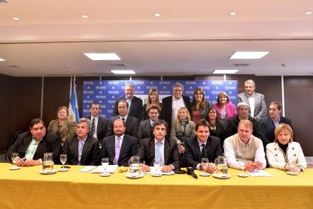 El Massismo presentó un bloque integrado por 20 Diputados El Massismo presentó un bloque integrado por 20 Diputados