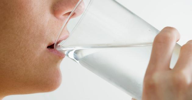 Expertos en salud derriban mitos acerca del consumo de agua
