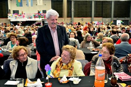 Más de 1.500 jubilados sanfernandinos festejaron su Día en el Polideportivo N° 1