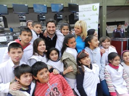 Santiago Cafiero lanzó su campaña electoral junto a Karina Rabolini Santiago Cafiero lanzó su campaña electoral junto a Karina Rabolini