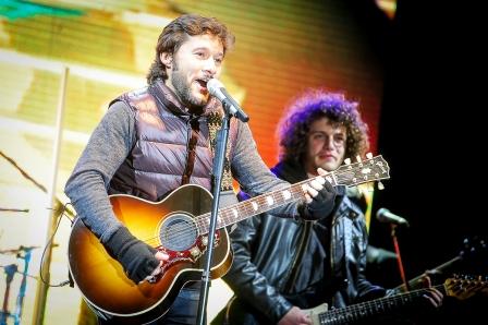 Diego Torres cantó en Tigre ante una multitud por  el festejo de la Primavera