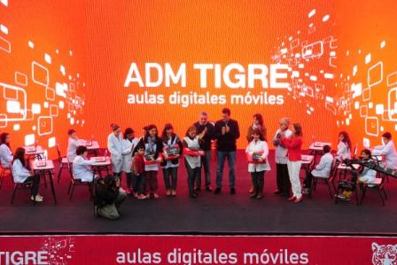 Sergio Massa sumó más Aulas Digitales Móviles en las escuelas de Tigre 