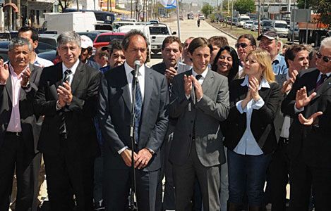 Scioli inauguró un nuevo tramo de la Ruta 8 en San Martín Scioli inauguró un nuevo tramo de la Ruta 8 en San Martín
