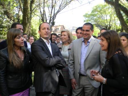 Martin Insaurralde y Lino Barañao con científicos en San Isidro Martin Insaurralde y Lino Barañao con científicos en San Isidro