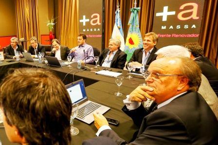 Sergio Massa analizó con candidatos y referentes del Frente Renovador los problemas de inseguridad e inflación Sergio Massa analizó con candidatos y referentes del Frente Renovador los problemas de inseguridad e inflación