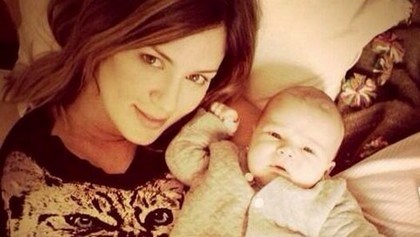 Paula Chaves y Pedro Alfonso presentan a su hija en las redes sociales Paula Chaves y Pedro Alfonso presentan a su hija en las redes sociales