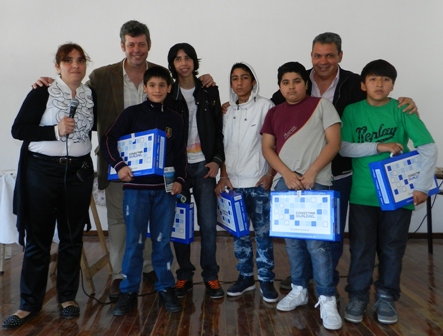 El candidato a concejal por el Frente Para la Victoria de San Fernando, Gustavo Aguilera, acompañó este jueves la entrega de 515 netbooks El candidato a concejal por el Frente Para la Victoria de San Fernando, Gustavo Aguilera, acompañó este jueves la entrega de 515 netbooks