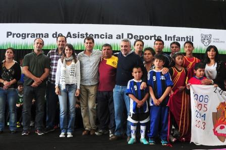 Tigre entregó un nuevo apoyo económico a los clubes de barrio Tigre entregó un nuevo apoyo económico a los clubes de barrio