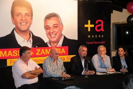 Julio Zamora se reunió con vecinos de Nuevo Delta Julio Zamora se reunió con vecinos de Nuevo Delta