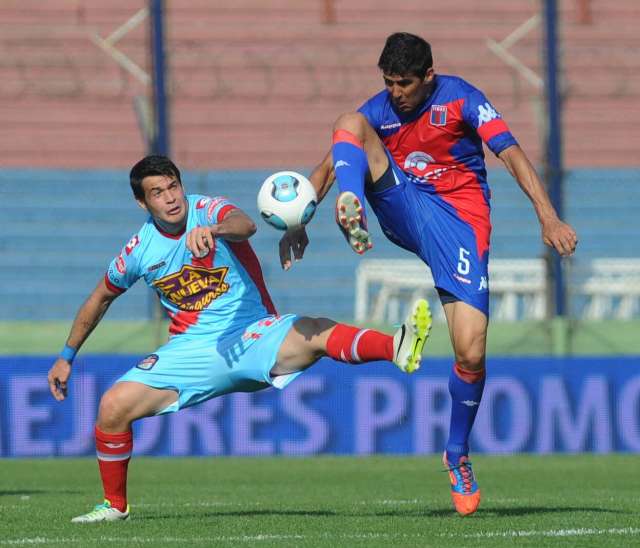 Tigre le ganó a Arsenal, le quito el invicto y le impidió llegar a la punta Tigre le ganó a Arsenal, le quito el invicto y le impidió llegar a la punta