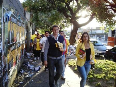 Alex Campbell cerró su campaña festejando con los vecinos de San Fernando Alex Campbell cerró su campaña festejando con los vecinos de San Fernando