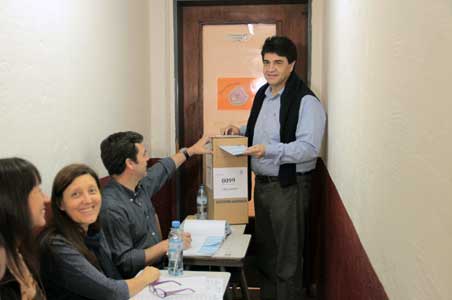 Jorge Macri votó en el Instituto Pedro Poveda Jorge Macri votó en el Instituto Pedro Poveda