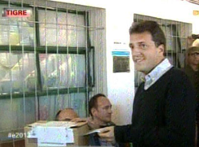 Sergio Massa, votó este mediodía en una escuela del partido de Tigre Sergio Massa, votó este mediodía en una escuela del partido de Tigre