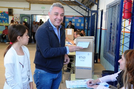 Julio Zamora, votó en el Colegio Almafuerte Julio Zamora, votó en el Colegio Almafuerte