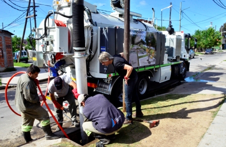 El Municipio de San Fernando realiza tareas de limpieza de sumideros en forma preventiva El Municipio de San Fernando realiza tareas de limpieza de sumideros en forma preventiva