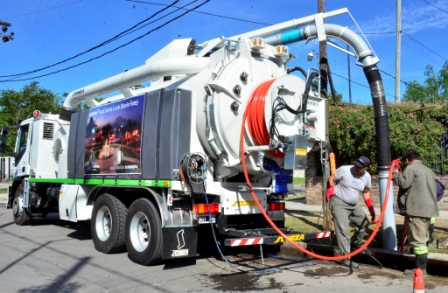 El Municipio de San Fernando realiza tareas de limpieza de sumideros en forma preventiva El Municipio de San Fernando realiza tareas de limpieza de sumideros en forma preventiva