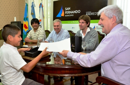Luis Andreotti recibió a Bruno Uberti, alumno de 5° grado de la Escuela Alfonsina Storni, quien participó de las Olimpíadas de Matemática Luis Andreotti recibió a Bruno Uberti, alumno de 5° grado de la Escuela Alfonsina Storni, quien participó de las Olimpíadas de Matemática