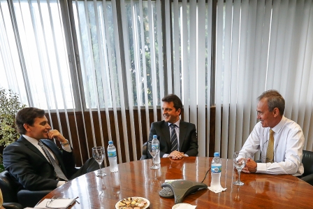 Con eje en la inversión, Massa se reunió con Mark Fields, presidente de Ford