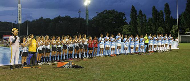 Los Pumas y Las Leonas disputaron un partido a beneficio en San Isidro Los Pumas y Las Leonas disputaron un partido a beneficio en San Isidro