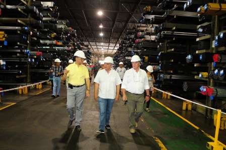 Zamora visitó una de las empresas de tubos más importantes del país Zamora visitó una de las empresas de tubos más importantes del país
