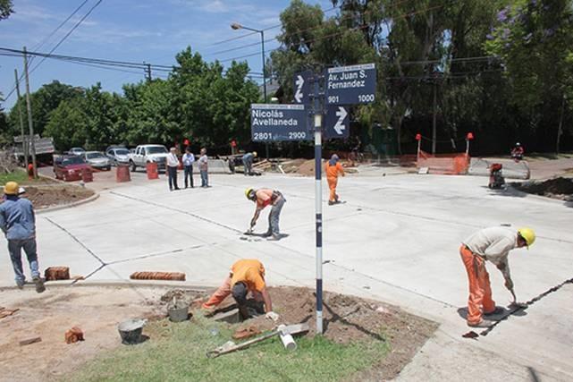 Posse supervisó las obras de la Av. Juan Segundo Fernández Posse supervisó las obras de la Av. Juan Segundo Fernández