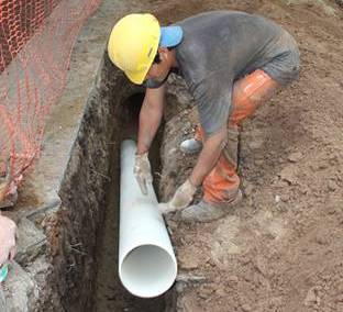 Construyen cloacas en el barrio Jardín de Boulogne Construyen cloacas en el barrio Jardín de Boulogne