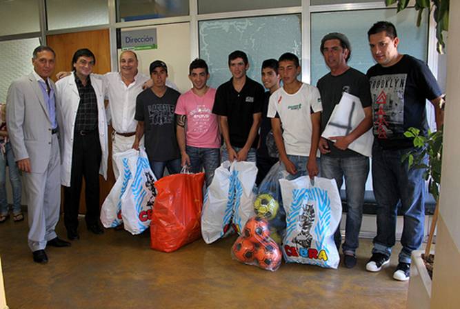 Biaggio, Tanenholz y Castellano junto a integrantes del Turf Biaggio, Tanenholz y Castellano junto a integrantes del Turf