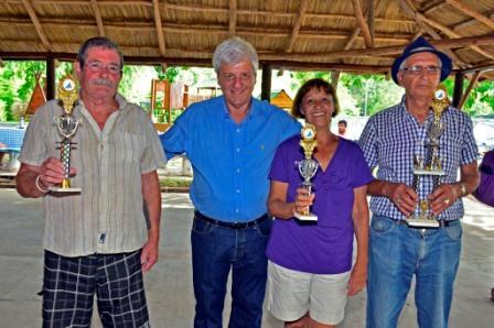 Luis Andreotti visitó a los abuelos en su colonia y presentó un nuevo Quincho Luis Andreotti visitó a los abuelos en su colonia y presentó un nuevo Quincho