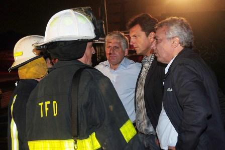 Más de 15 dotaciones de bomberos controlaron un incendio en una maderera en Tigre
Más de 15 dotaciones de bomberos controlaron un incendio en una maderera en Tigre