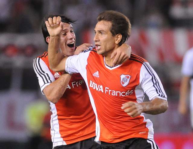 Leonardo Ponzio festeja el primer gol de River Plate que enfrenta a Gimnasia y Esgrima La Plata el partido válido por la primera Leonardo Ponzio festeja el primer gol de River Plate que enfrenta a Gimnasia y Esgrima La Plata el partido válido por la primera