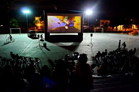 Volvió el Cine en los Barrios de San Fernando con La máquina que hace estrellas Volvió el Cine en los Barrios de San Fernando con La máquina que hace estrellas