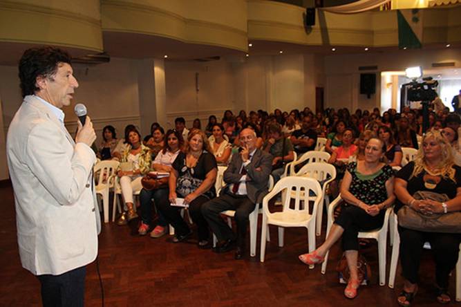 En San Isidro, capacitaron a los docentes en nuevas tecnologías en educación En San Isidro, capacitaron a los docentes en nuevas tecnologías en educación