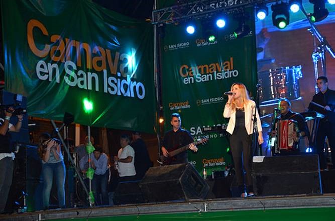 Karina convocó a una multitud durante el festejo del carnaval en San Isidro Karina convocó a una multitud durante el festejo del carnaval en San Isidro