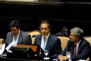Scioli inauguró las sesiones ordinarias con un fuerte respaldo al gobierno nacional Scioli inauguró las sesiones ordinarias con un fuerte respaldo al gobierno nacional