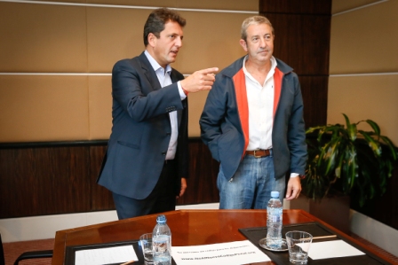 Cobos descartó posible pacto electoral con Massa, aunque habló de “acuerdos de gobernabilidad” Cobos descartó posible pacto electoral con Massa, aunque habló de “acuerdos de gobernabilidad”