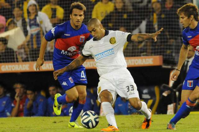Tigre rescató un punto sobre el final en el Gigante de Arroyito Tigre rescató un punto sobre el final en el Gigante de Arroyito