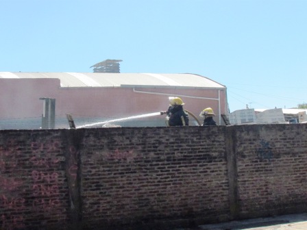 Un incendio afectó a una planta de reciclado en San Fernando 